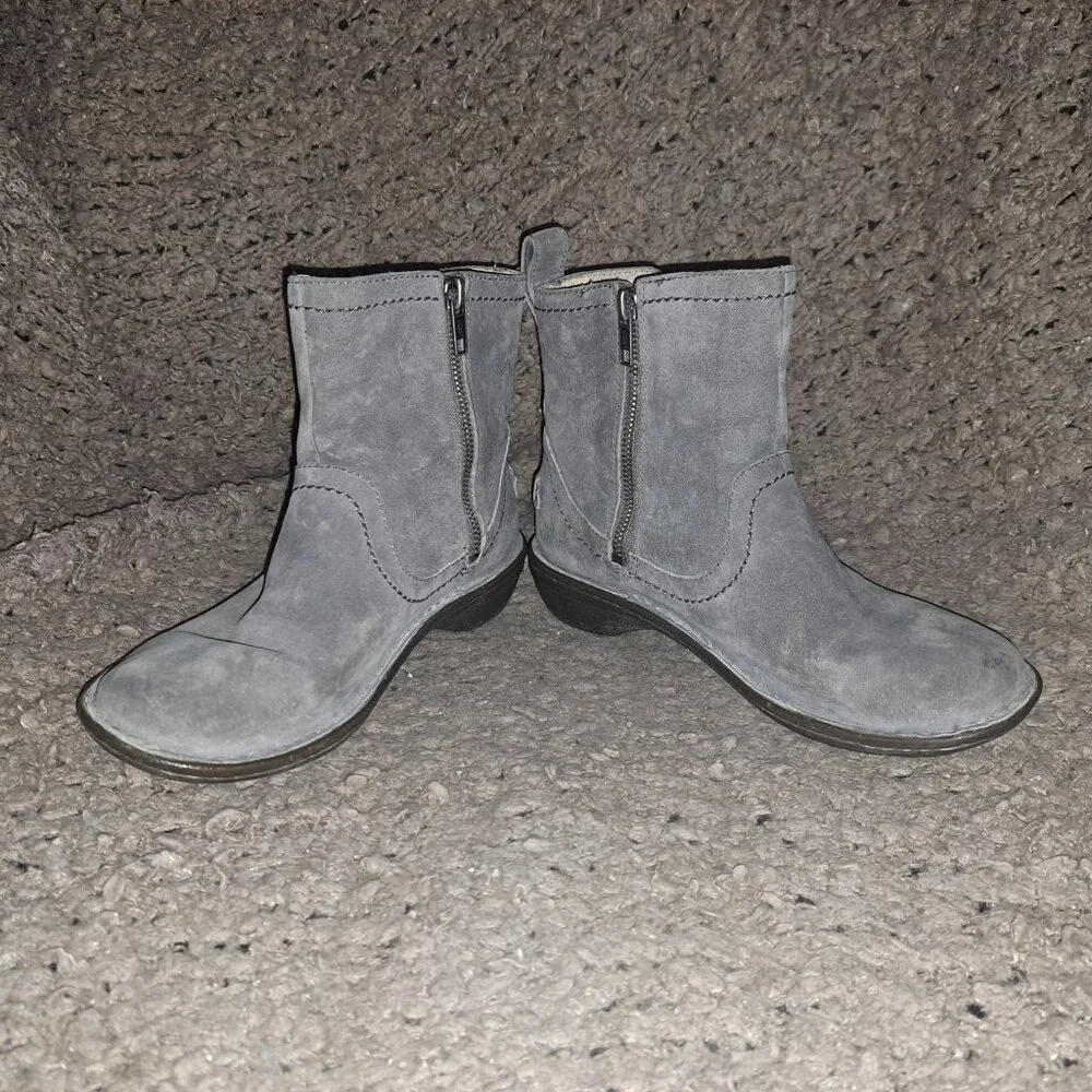 UGG-Neevah-Gray Suede/Shearling Lined-Side Zip Booties-Sz 7-Excellent Excellent